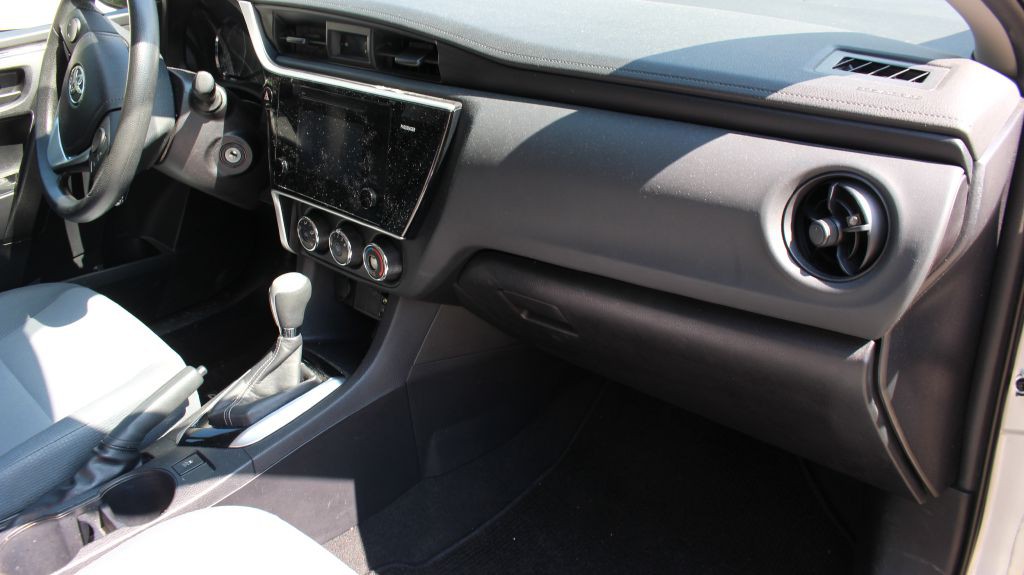 2017 Toyota Corolla Image 18