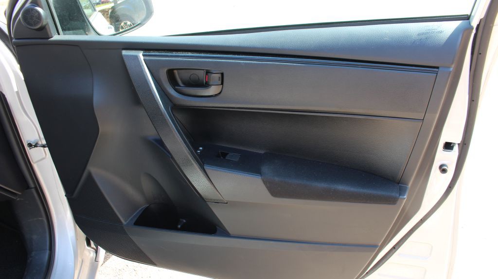 2017 Toyota Corolla Image 19