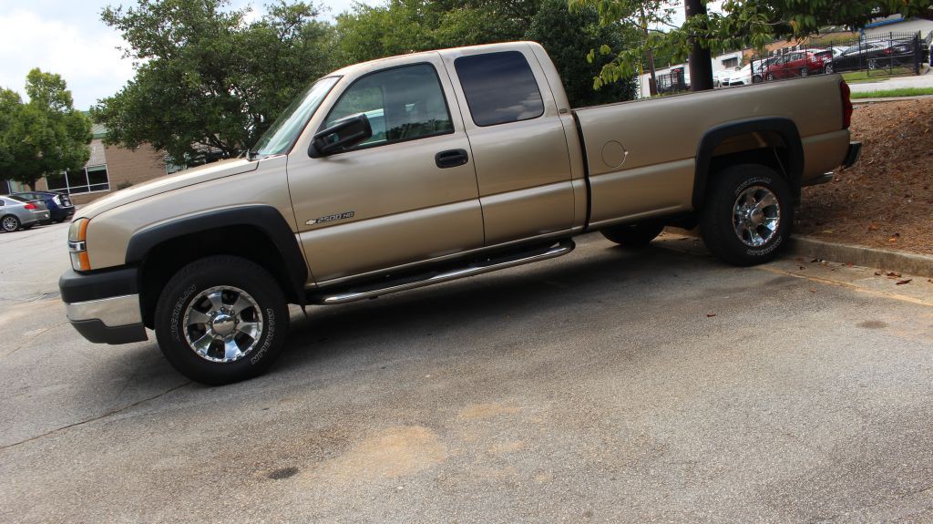 2004 Chevrolet Silverado 1500 Image 2