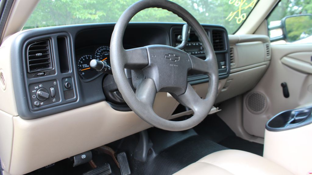 2004 Chevrolet Silverado 1500 Image 9