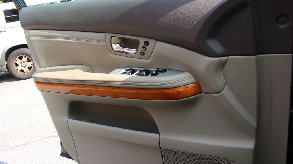 2005 Lexus RX Image 25