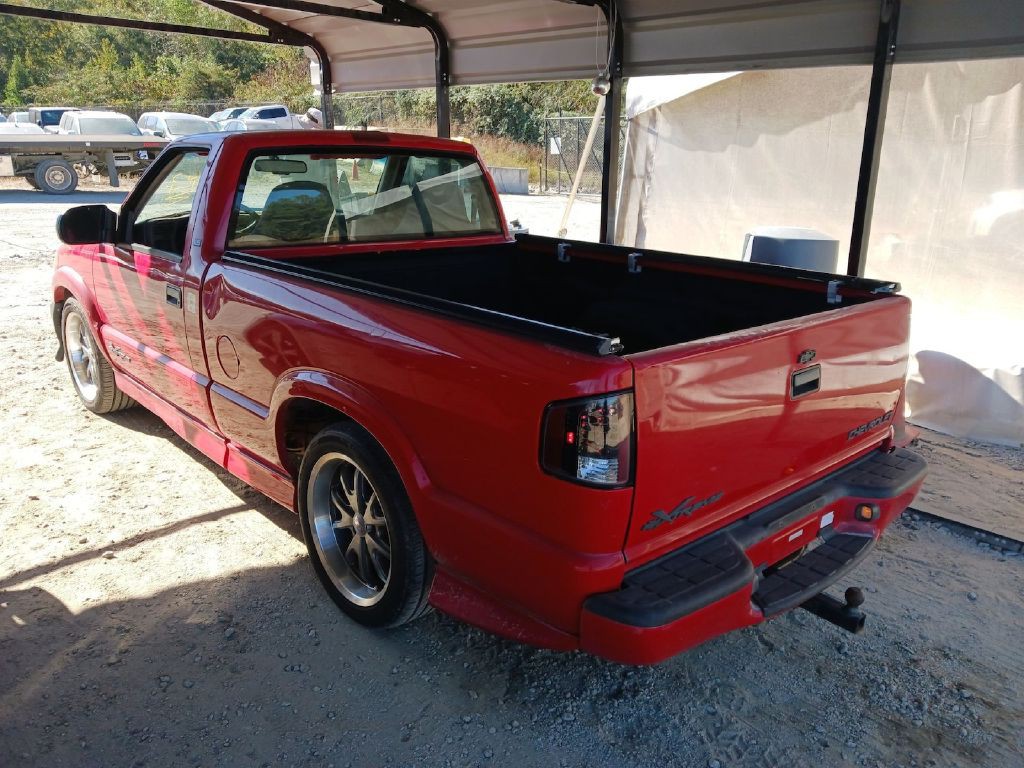 2000 Chevrolet S10 Image 1