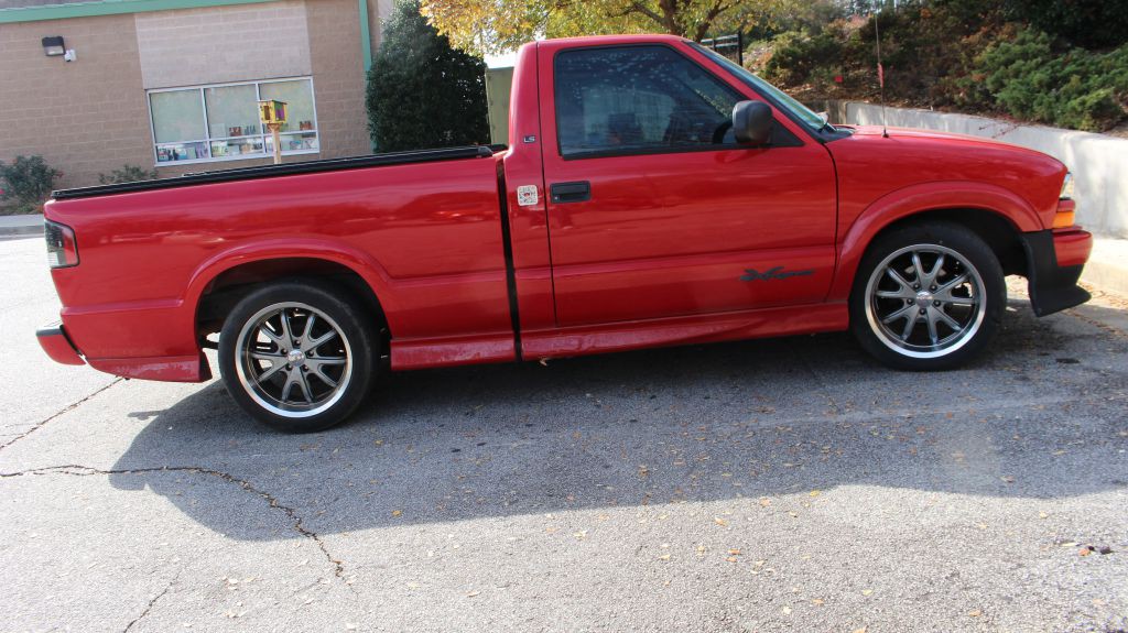 2000 Chevrolet S10 Image 2