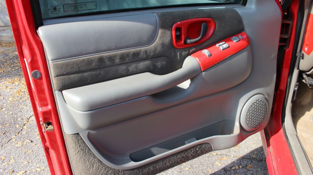 2000 Chevrolet S10 Image 9