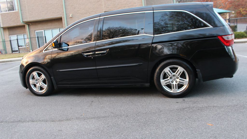 2011 Honda Odyssey Image 2