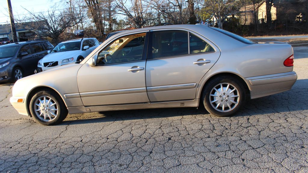 2001 Mercedes-Benz E-Class Image 2