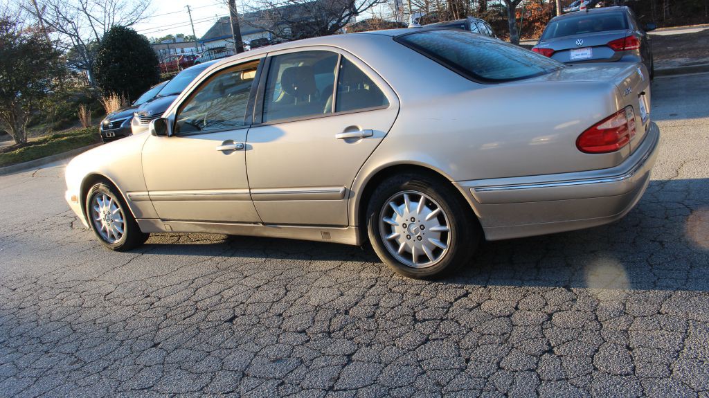 2001 Mercedes-Benz E-Class Image 3