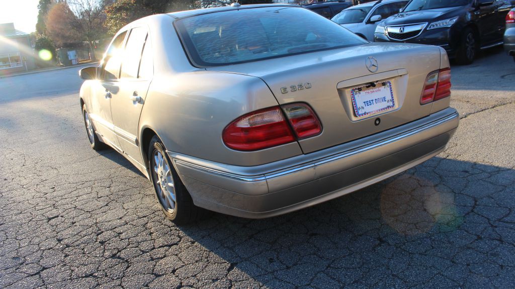 2001 Mercedes-Benz E-Class Image 4