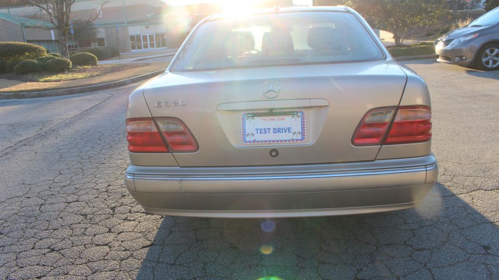 2001 Mercedes-Benz E-Class Image 5