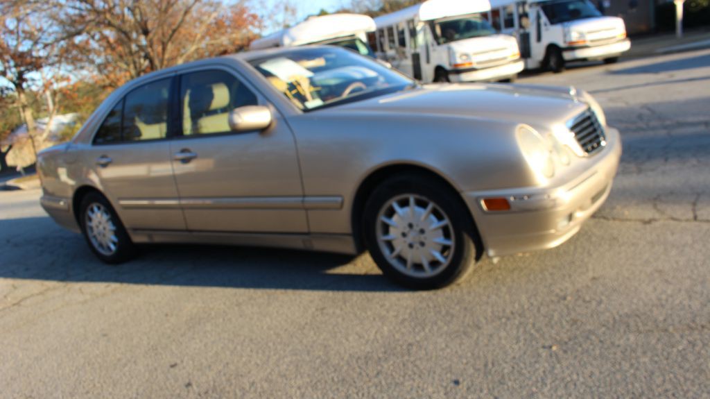 2001 Mercedes-Benz E-Class Image 8