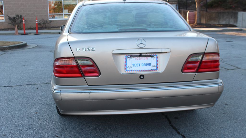2001 Mercedes-Benz E-Class Image 10