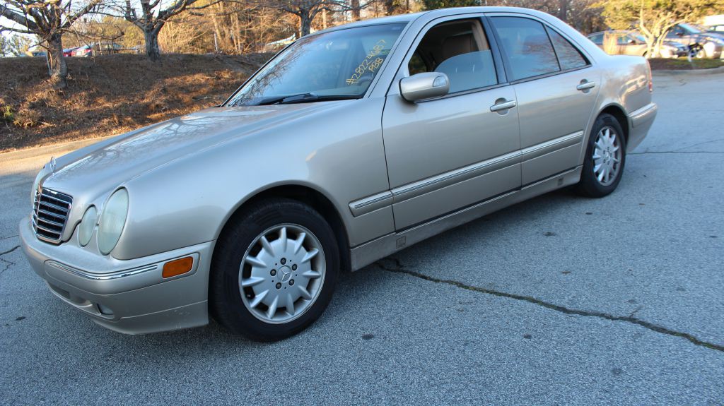 2001 Mercedes-Benz E-Class Image 12