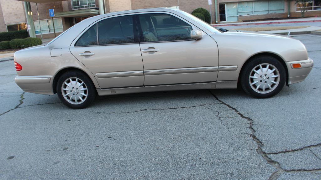 2001 Mercedes-Benz E-Class Image 14