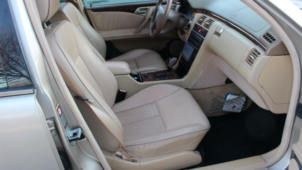 2001 Mercedes-Benz E-Class Image 16