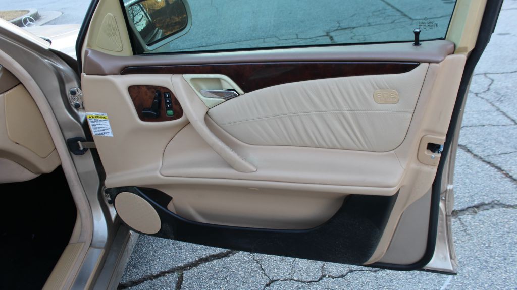 2001 Mercedes-Benz E-Class Image 18