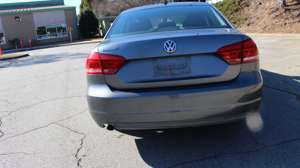 2013 Volkswagen Passat Image 4