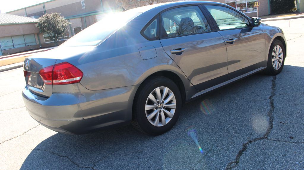 2013 Volkswagen Passat Image 5