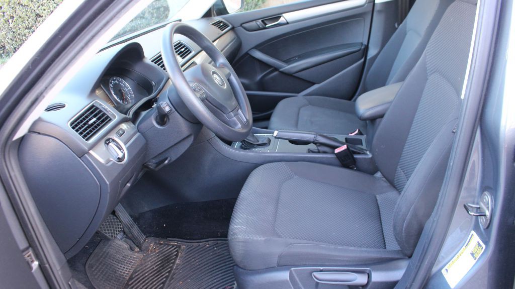 2013 Volkswagen Passat Image 18