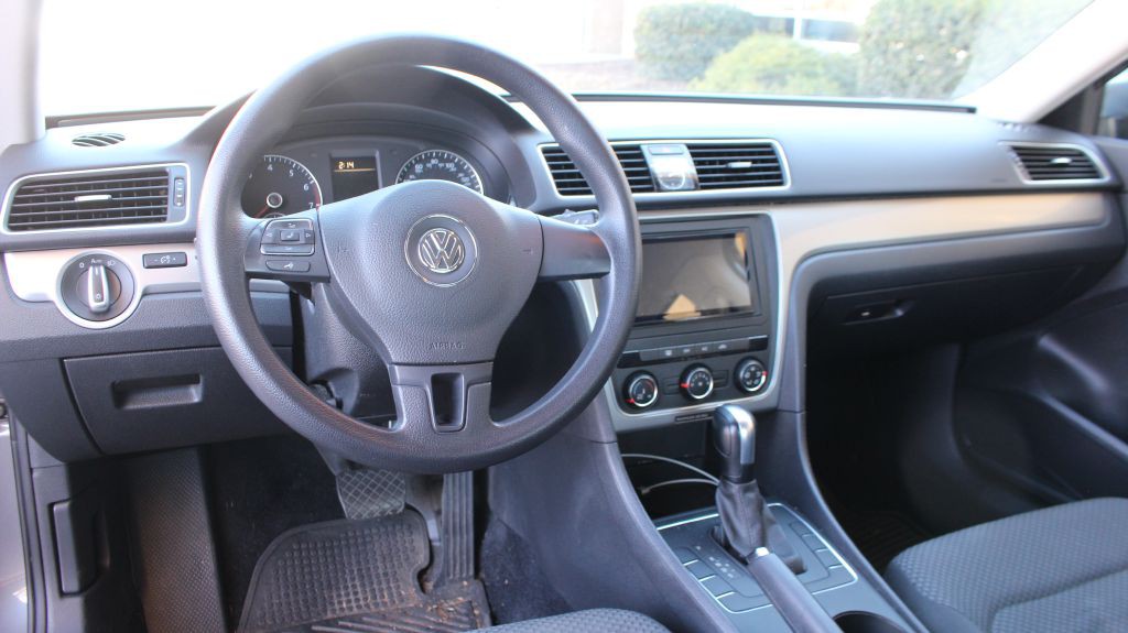 2013 Volkswagen Passat Image 20