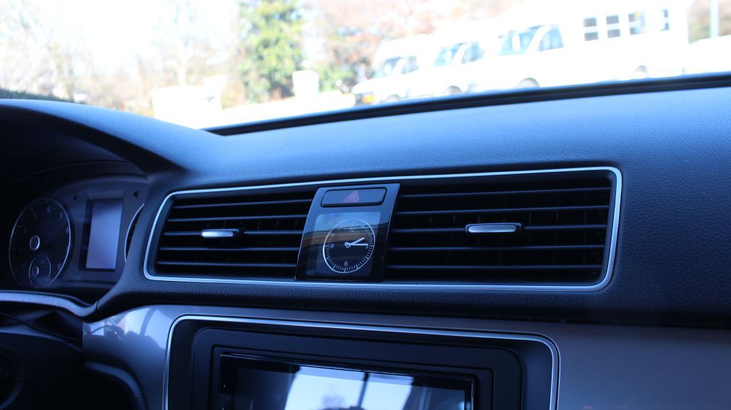 2013 Volkswagen Passat Image 27