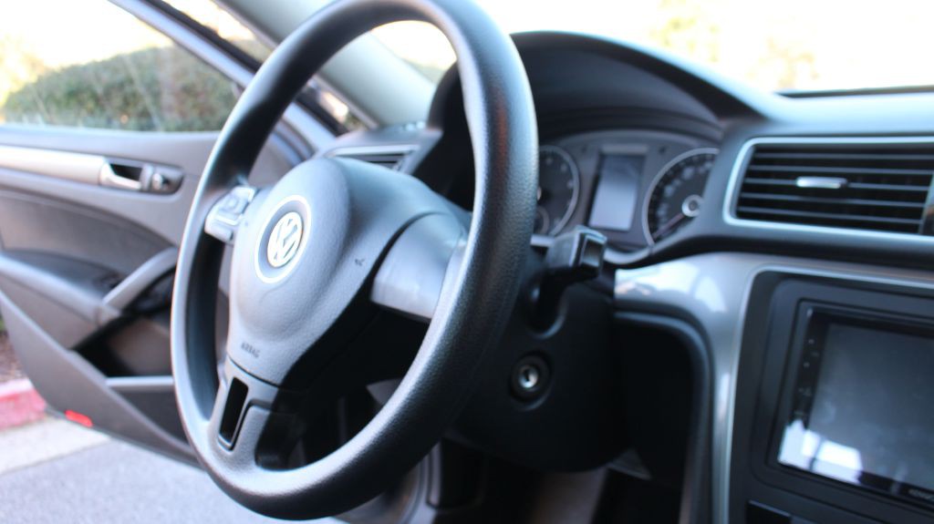 2013 Volkswagen Passat Image 28