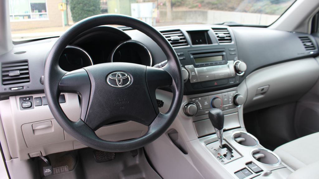 2010 Toyota Highlander Image 14