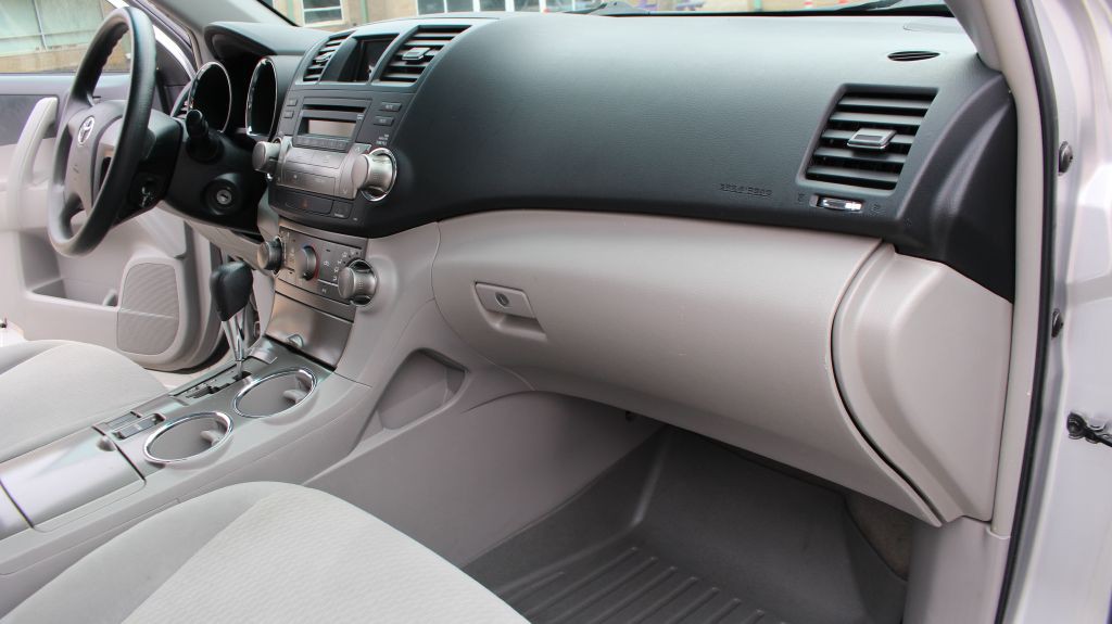2010 Toyota Highlander Image 16