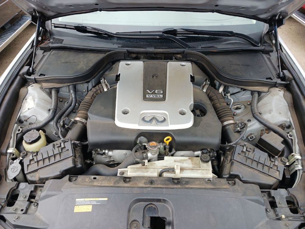 2010 INFINITI G37 Image 4