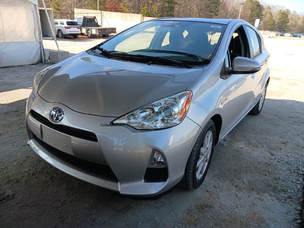 2013 Toyota Prius Image 1
