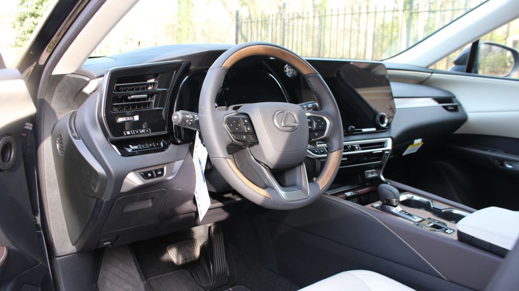 2026 Lexus RX Image 17