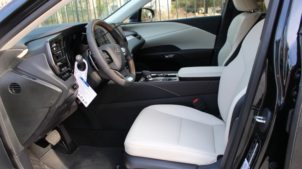 2026 Lexus RX Image 18