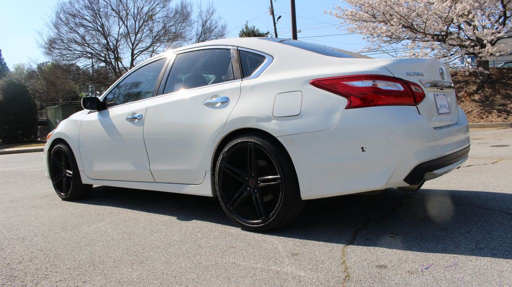 2016 Nissan Altima Image 4