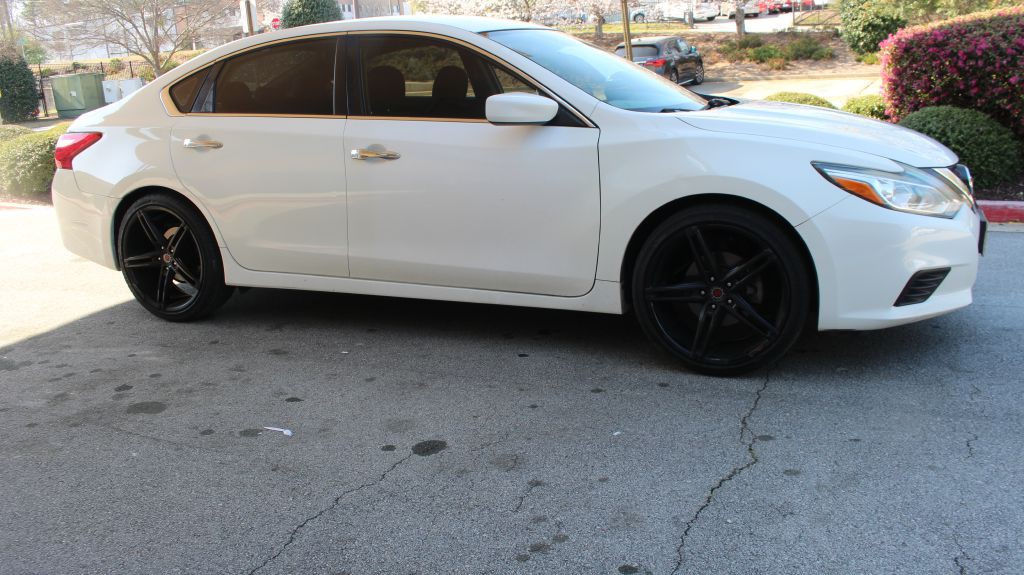 2016 Nissan Altima Image 11