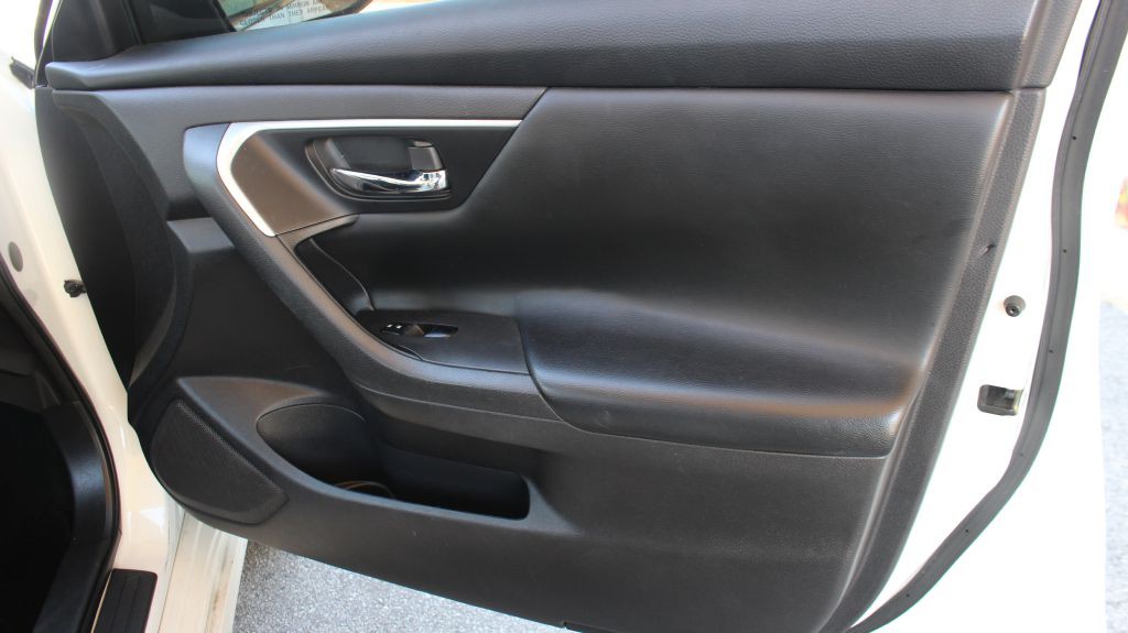 2016 Nissan Altima Image 21