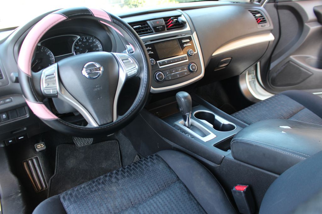 2016 Nissan Altima Image 25