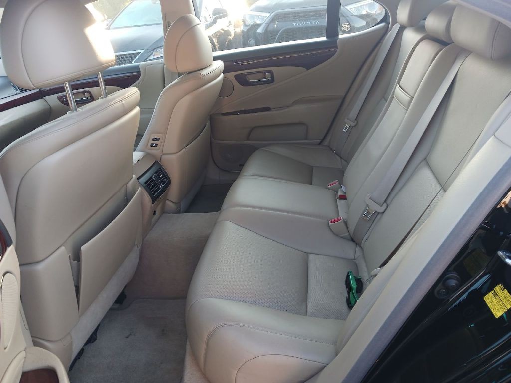 2008 Lexus LS Image 3