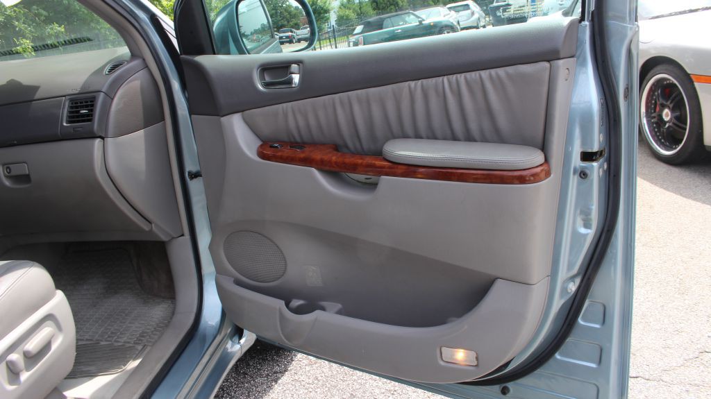 2005 Toyota Sienna Image 11
