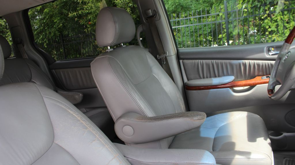 2005 Toyota Sienna Image 12