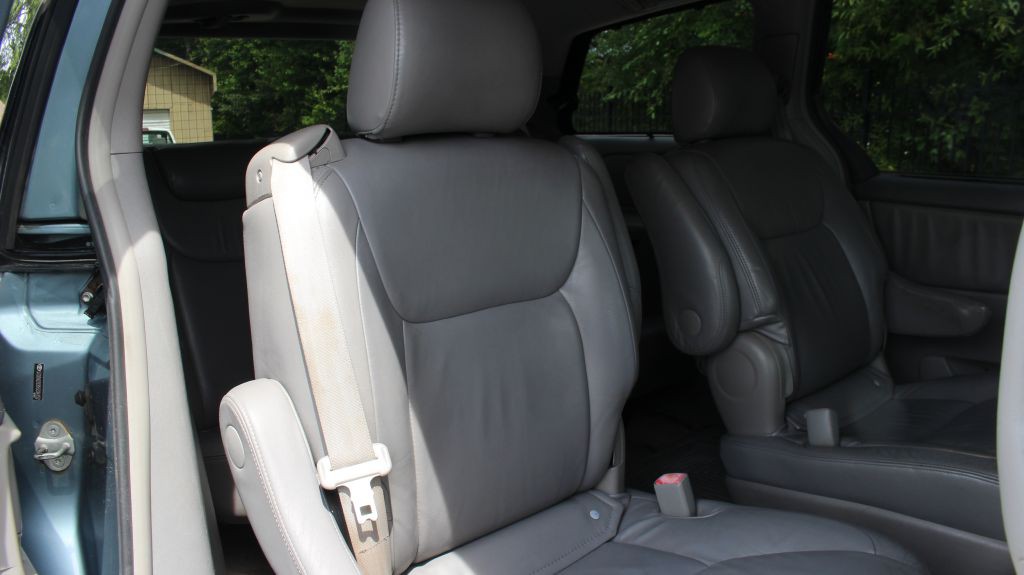 2005 Toyota Sienna Image 13