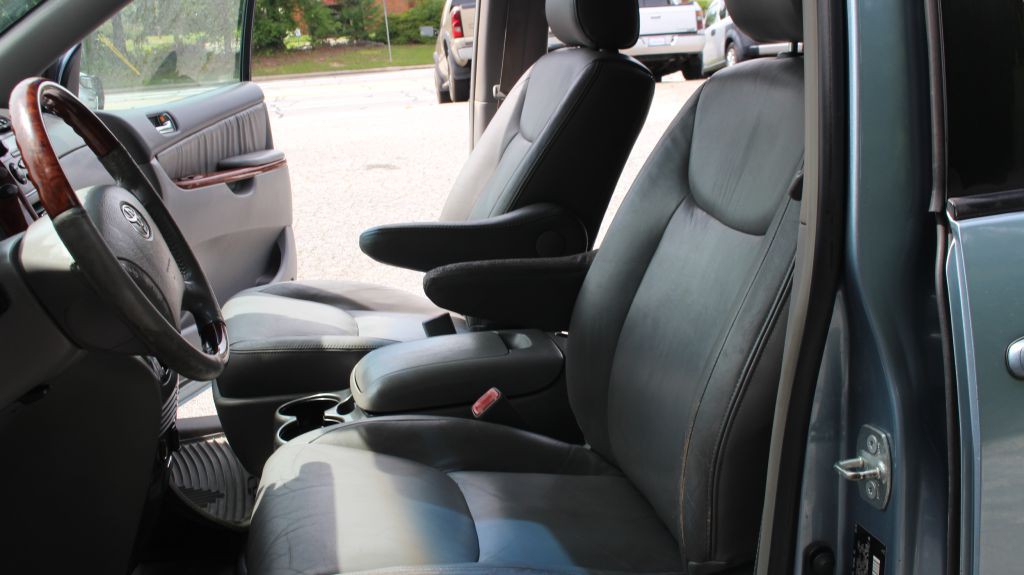 2005 Toyota Sienna Image 18