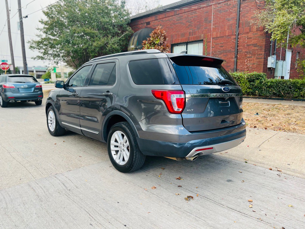 2017 Ford Explorer Image 4
