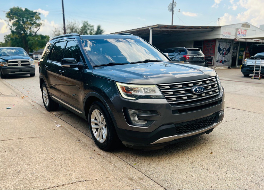 2017 Ford Explorer Image 8