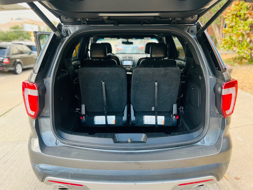 2017 Ford Explorer Image 12