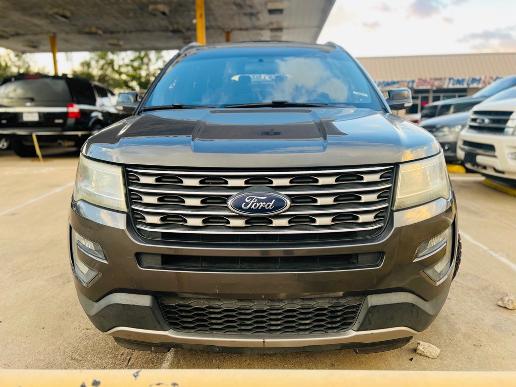 2017 Ford Explorer Image 1