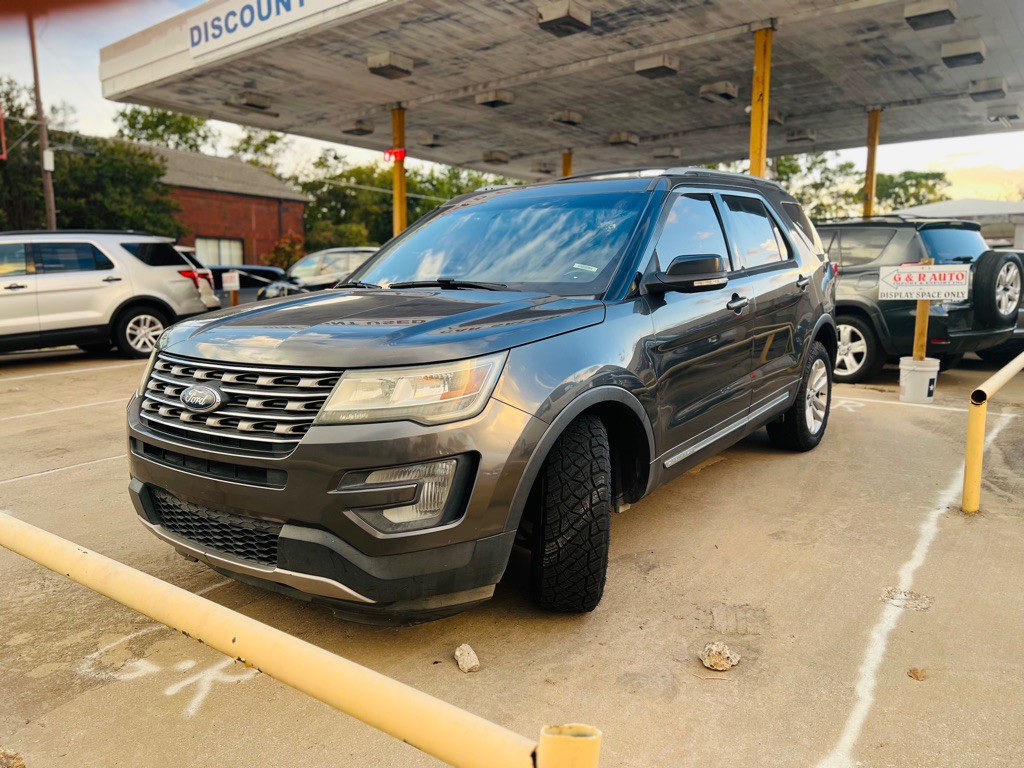 2017 Ford Explorer Image 2