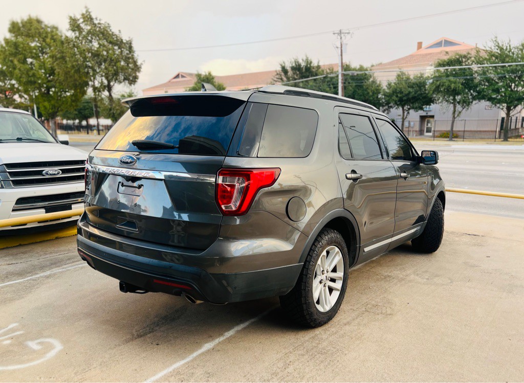2017 Ford Explorer Image 4