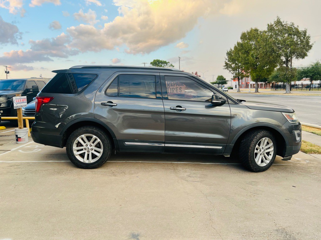 2017 Ford Explorer Image 5