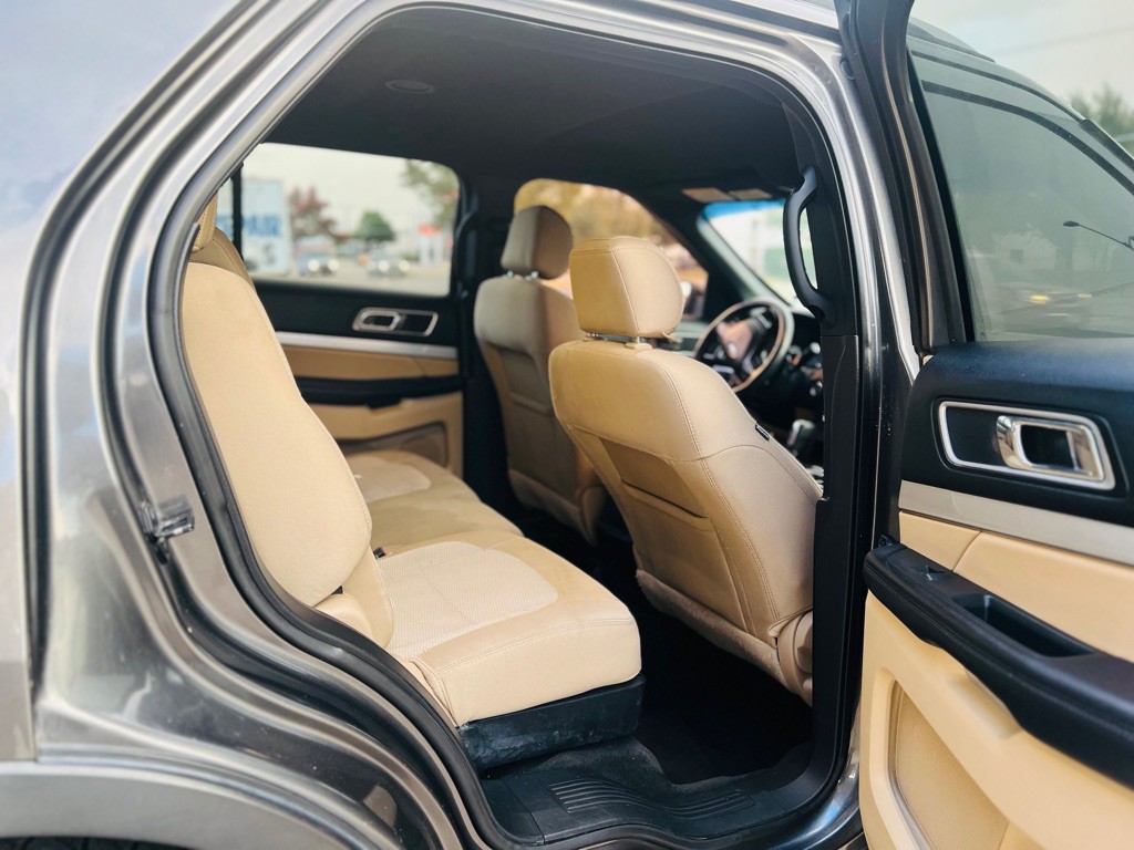 2017 Ford Explorer Image 8