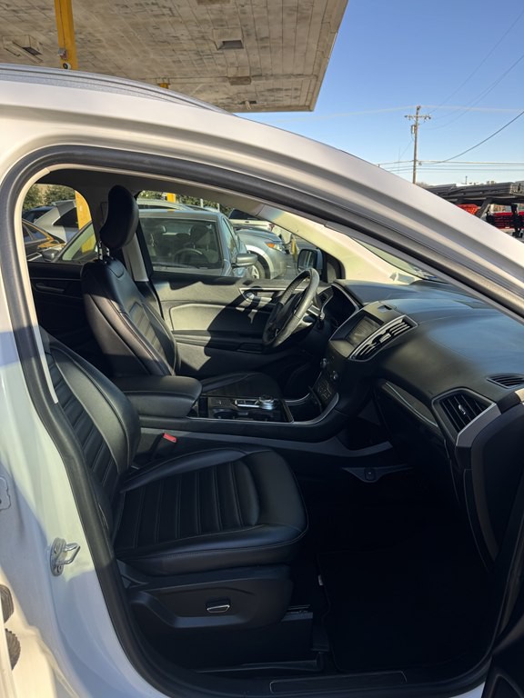 2019 Ford Edge Image 3