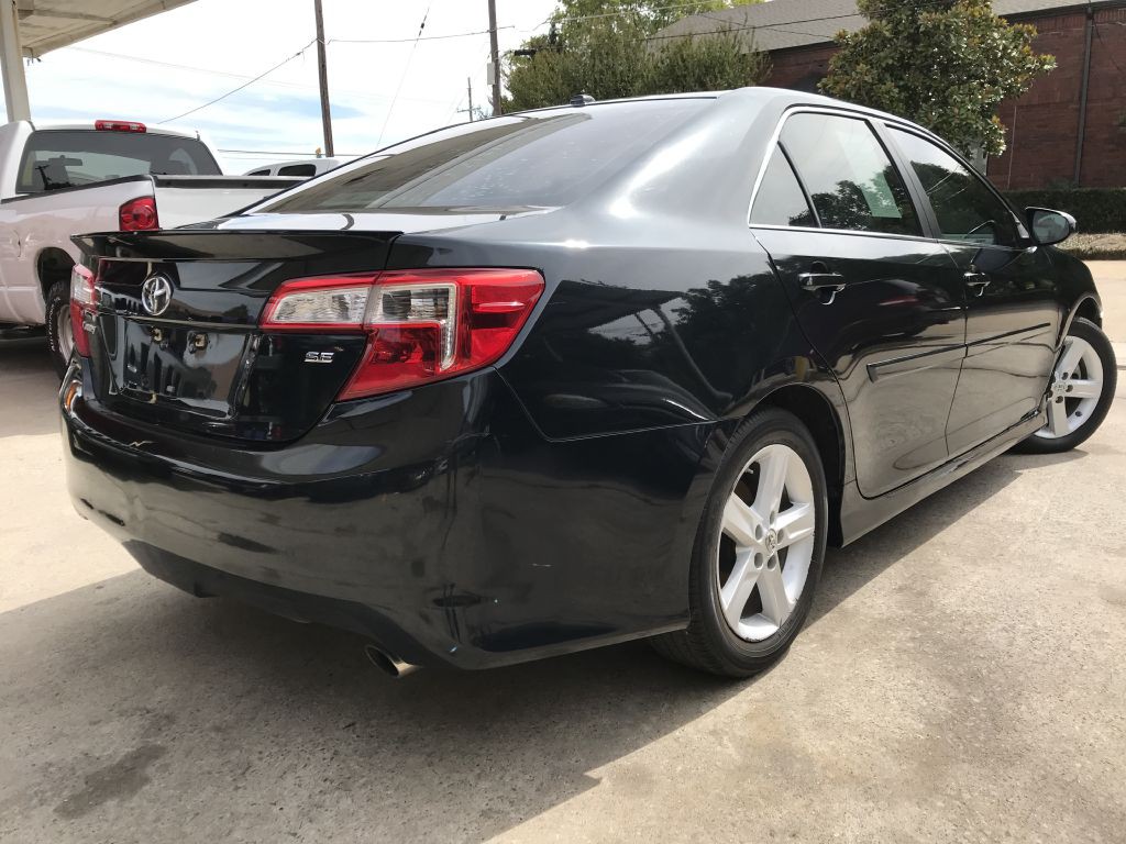 2012 Toyota Camry Image 2